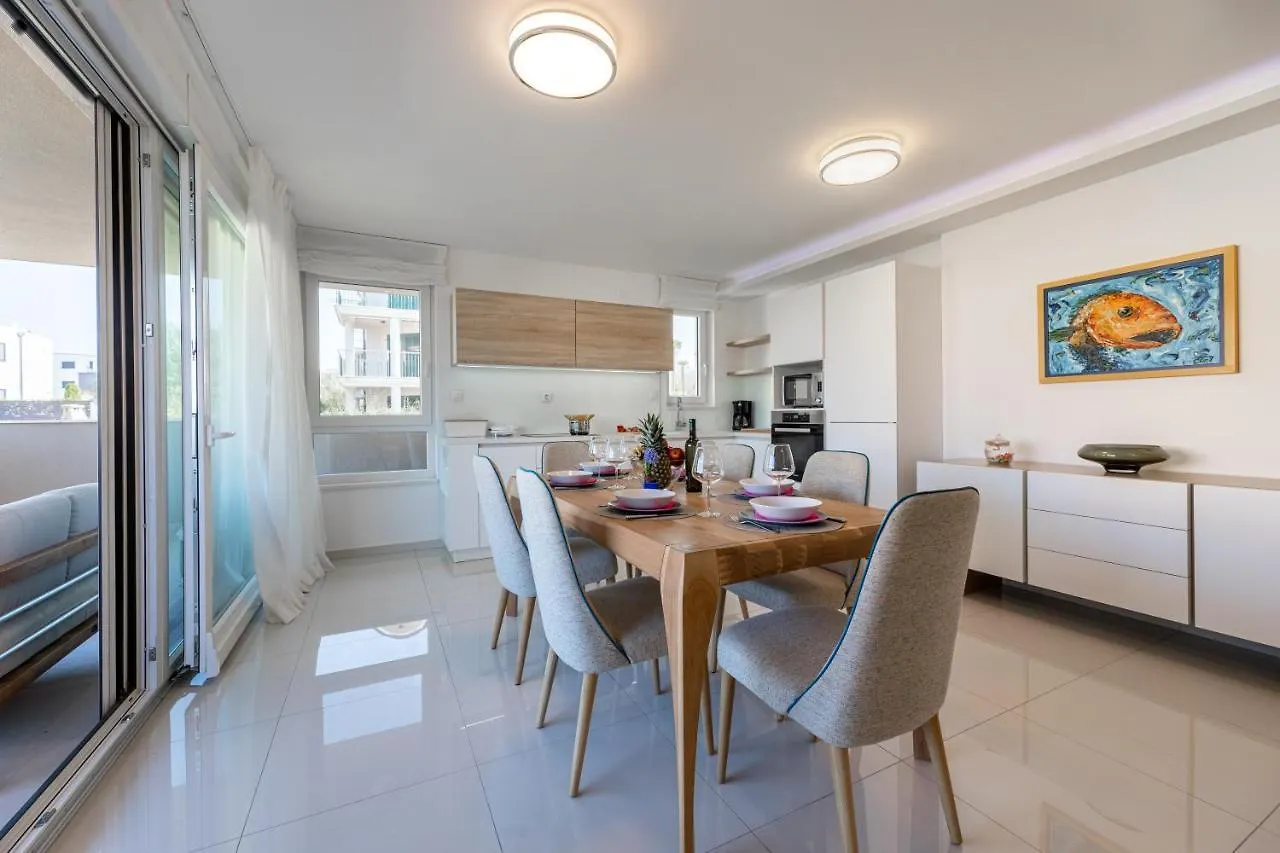 Apartment Tomi By El-Pi Tours Malinska Croatia