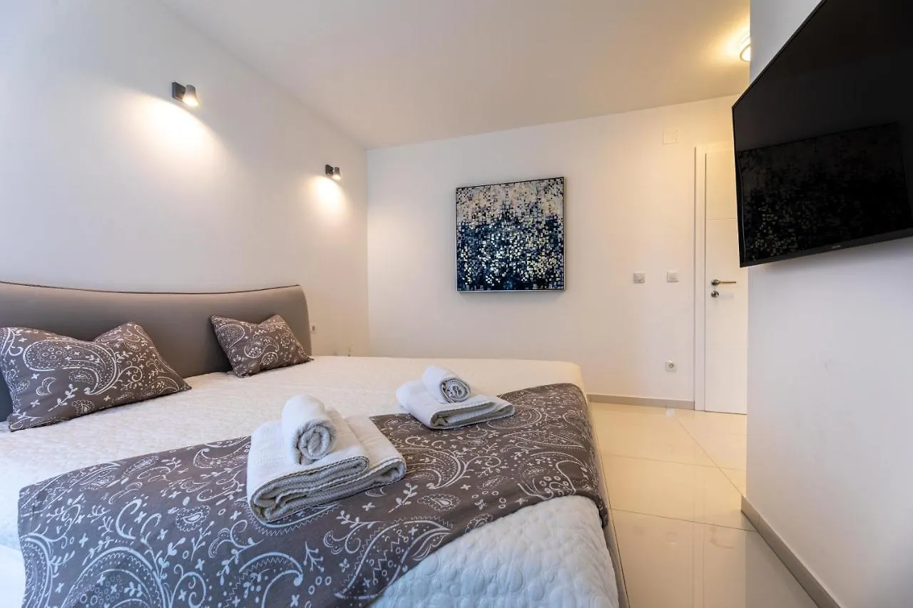 Apartment Tomi By El-Pi Tours Malinska