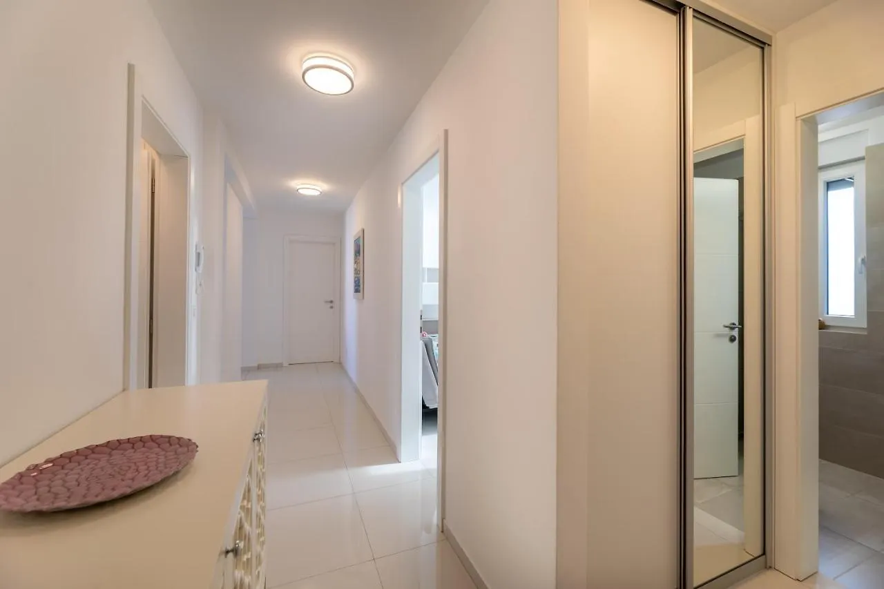 Apartment Tomi By El-Pi Tours Malinska 0*,  Croatia